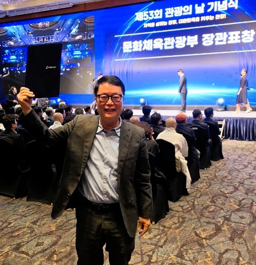 WalkintoKorea CEO Dae-hoon Kang(강대훈) Honored with Minister of Culture, Sports and Tourism Award for Contributions to Korea's Tourism Industry